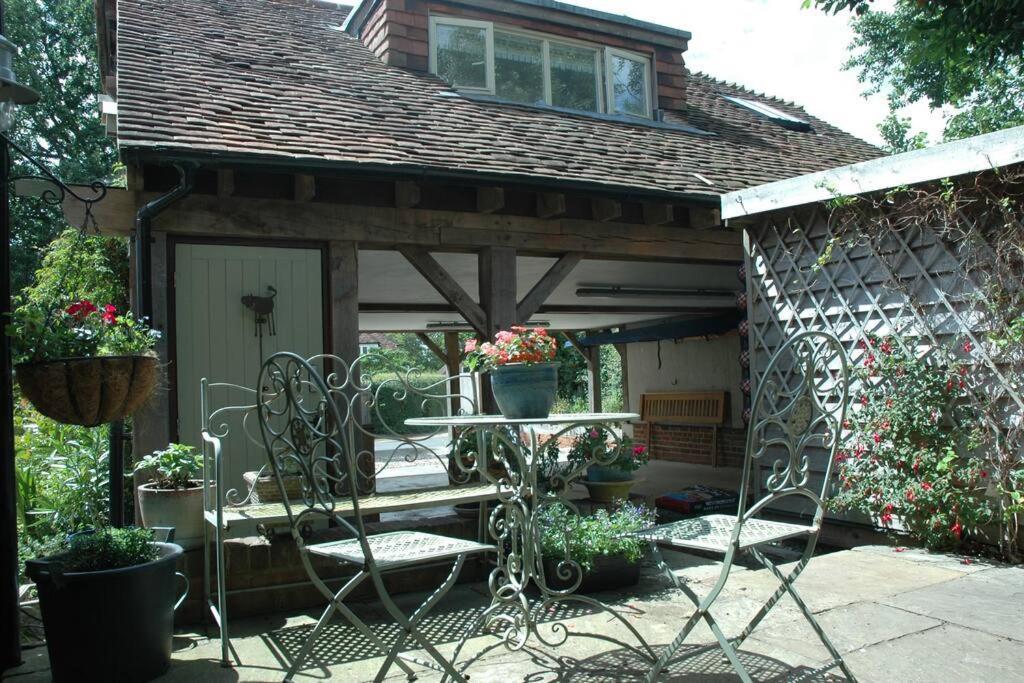 Cowslip Barn Annexe, Countryside Stay Near Чичестер Экстерьер фото